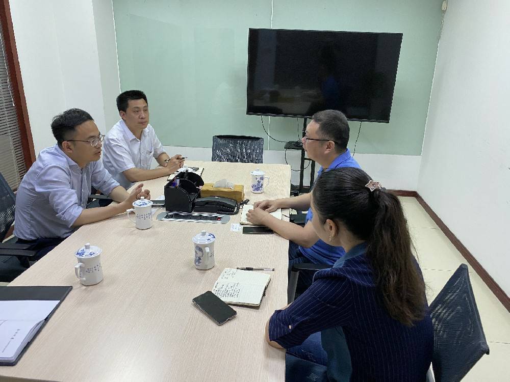 无锡市工信局领导来新利官方网站-新利(中国)科技开展“三联三解”活动